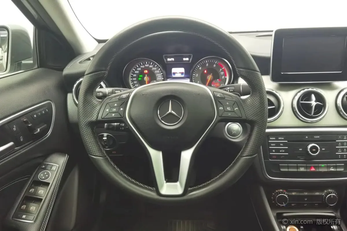 MERCEDES-BENZ GLA 200 FASHION EDITION 2016