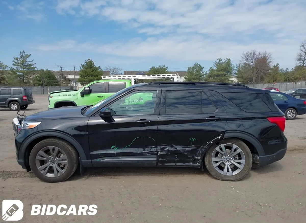 FORD EXPLORER XLT 2022