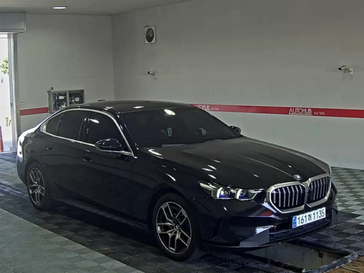 BMW 5 SERIES 2023