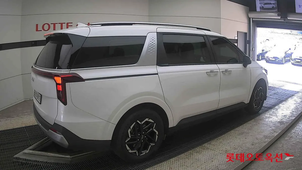 KIA CARNIVAL 9 2024