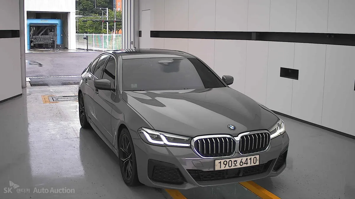 BMW 5 SERIES ПОДОГРЕВ И ВЕНТИЛЯЦИЯ И ПАМЯТЬ ПЕРЕДНИХ СИДЕНИЙ 2022