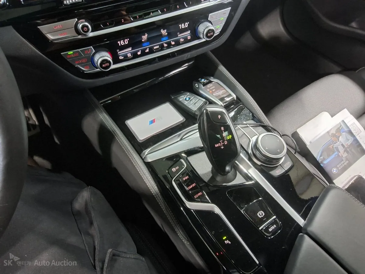 BMW 5 SERIES ПОДОГРЕВ И ВЕНТИЛЯЦИЯ И ПАМЯТЬ ПЕРЕДНИХ СИДЕНИЙ 2022