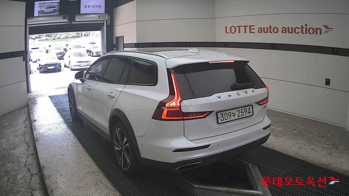 VOLVO V60 2020