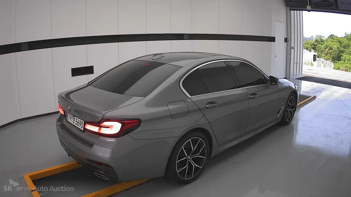 BMW 5 SERIES ПОДОГРЕВ ВЕНТИЛЯЦИЯ И ПАМЯТЬ ПЕРЕДНИХ СИДЕНИЙ 2022