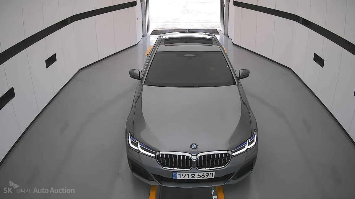 BMW 5 SERIES ПОДОГРЕВ ВЕНТИЛЯЦИЯ И ПАМЯТЬ ПЕРЕДНИХ СИДЕНИЙ 2022