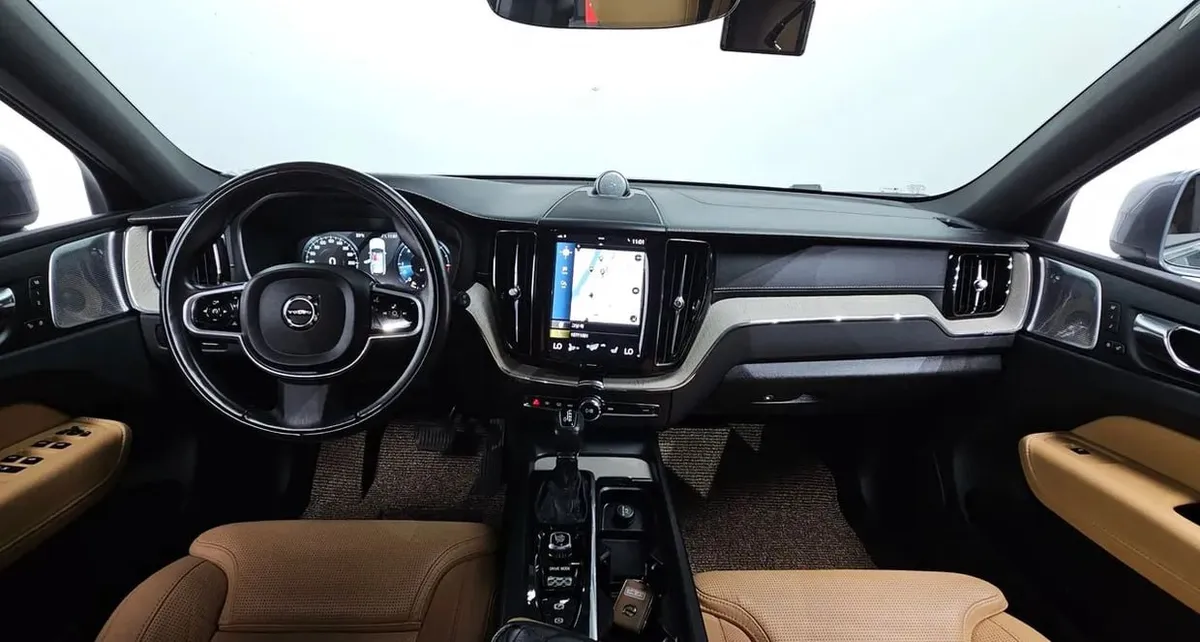 VOLVO XC60 2018
