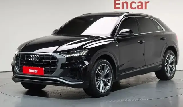 AUDI Q8 2020