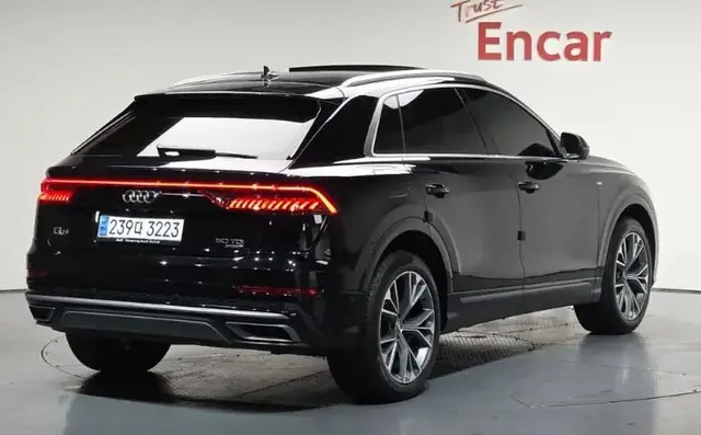 AUDI Q8 2020