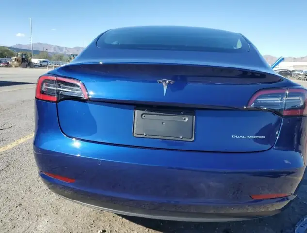 TESLA MODEL 3 2022