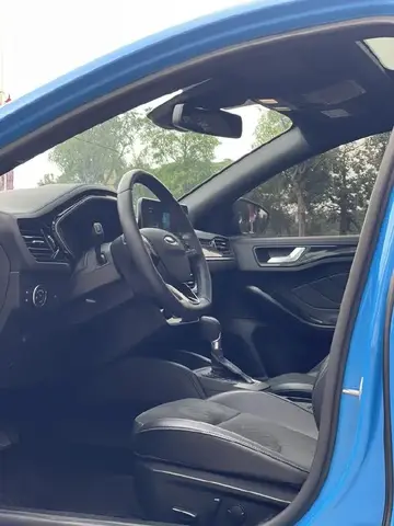 FORD FOCUS SEDAN 180 S 2022