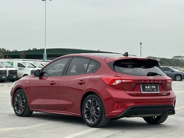 FORD FOCUS HATCHBACK 180 ST 2022