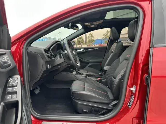 FORD FOCUS HATCHBACK 180 ST 2022