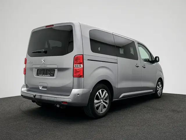 PEUGEOT TRAVELLER L2 2020