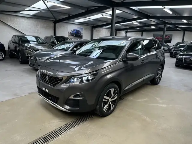 PEUGEOT 5008 2019