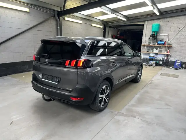 PEUGEOT 5008 2019