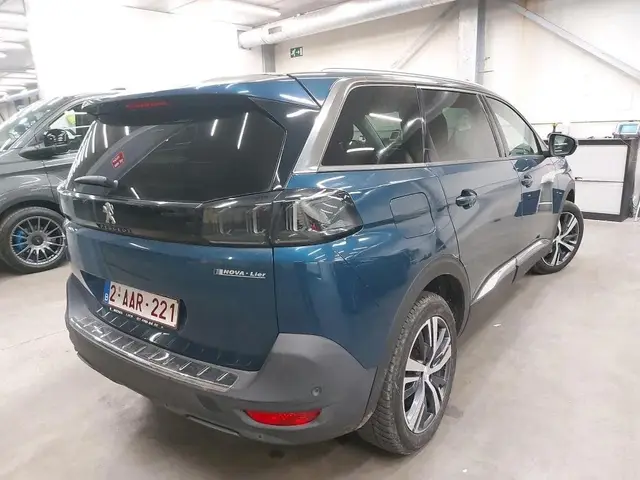 PEUGEOT 5008 2021
