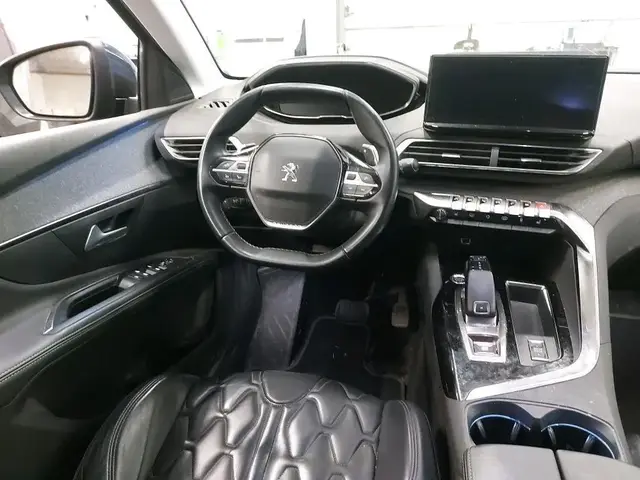 PEUGEOT 5008 2021