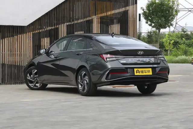 HYUNDAI ELANTRA 2025