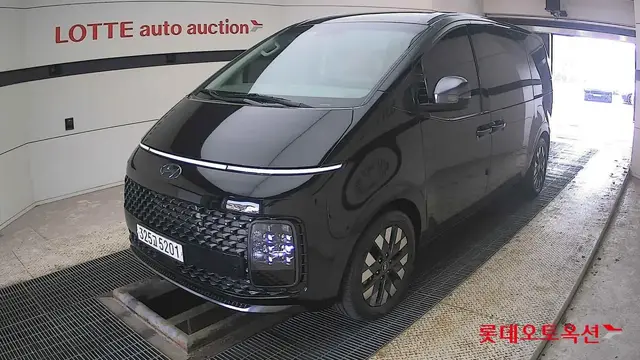 HYUNDAI STARIA LOUNGE 4WD 7 2026