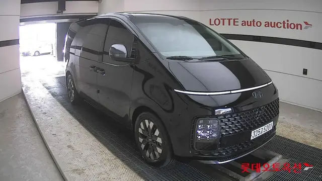 HYUNDAI STARIA LOUNGE 4WD 7 2026