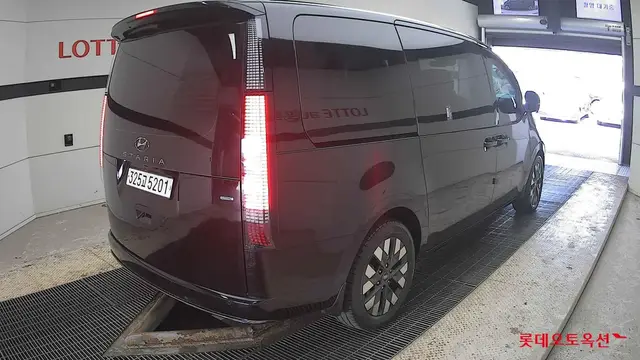 HYUNDAI STARIA LOUNGE 4WD 7 2026