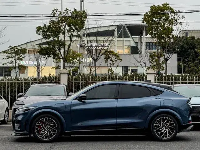 FORD MUSTANG MACH-E GT 2023