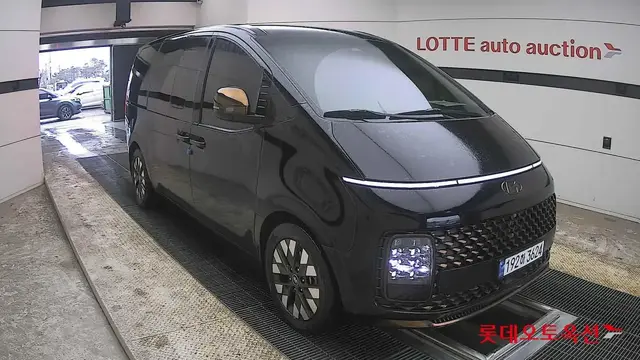 HYUNDAI STARIA LONUGE 4WD 9 2026