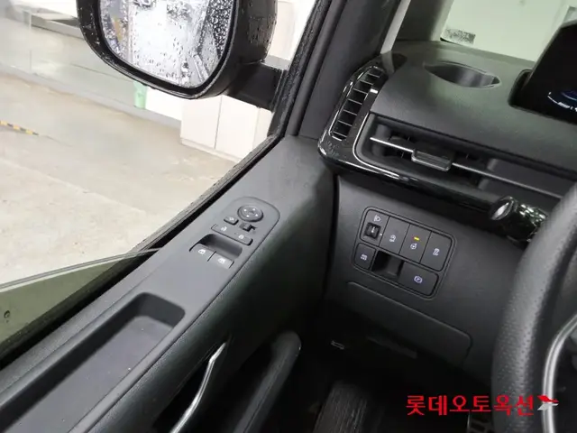 HYUNDAI STARIA LONUGE 4WD 9 2026