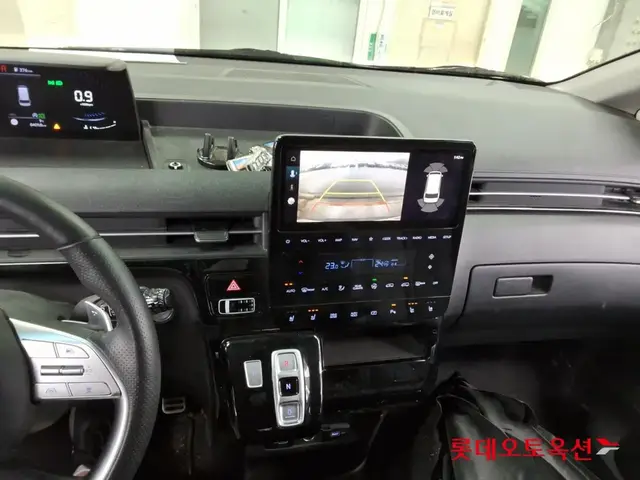 HYUNDAI STARIA LONUGE 4WD 9 2026