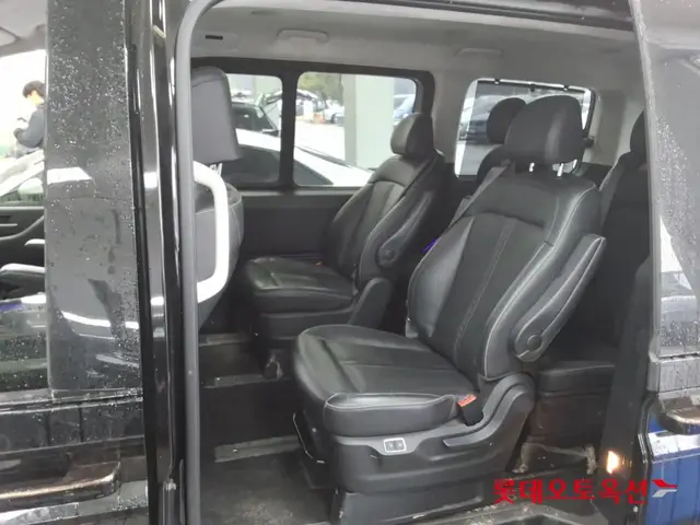 HYUNDAI STARIA LONUGE 4WD 9 2026