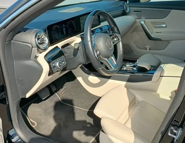 MERCEDES-BENZ CLA 200 LUXURY 2021