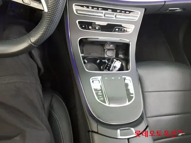 MERCEDES-BENZ E-CLASS BENZ E220D AMG LINE 2023