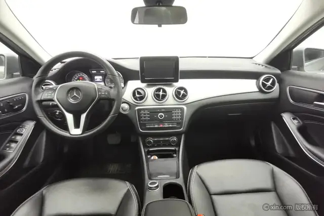 MERCEDES-BENZ GLA 200 FASHION EDITION 2016