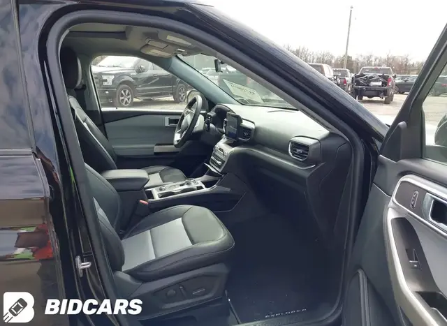 FORD EXPLORER XLT 2022