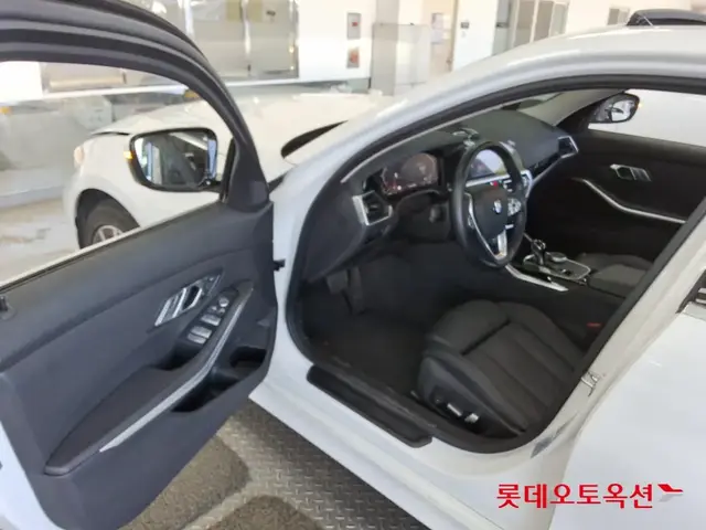 BMW 320I LUXURY 2022