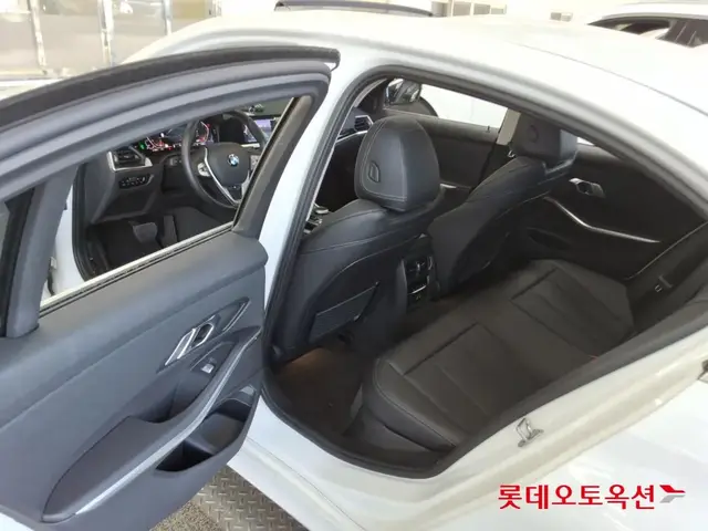 BMW 320I LUXURY 2022