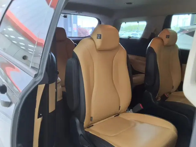 KIA CARNIVAL NOBLESSE 2022