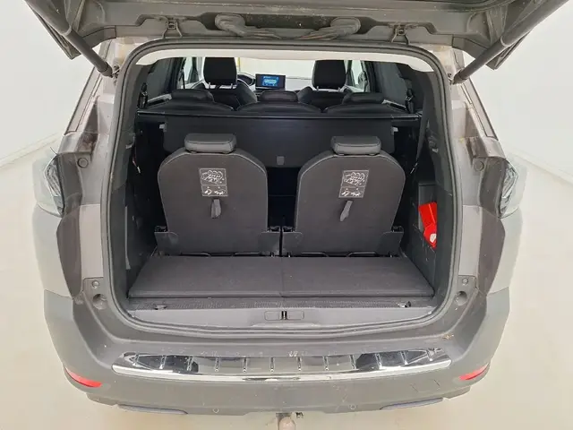 PEUGEOT 5008 2021