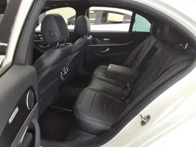 MERCEDES-BENZ E-CLASS ПОДОГРЕВ ВЕНТИЛЯЦИЯ И ПАМЯТЬ ПЕРЕДНИХ СИДЕНИЙ 2023