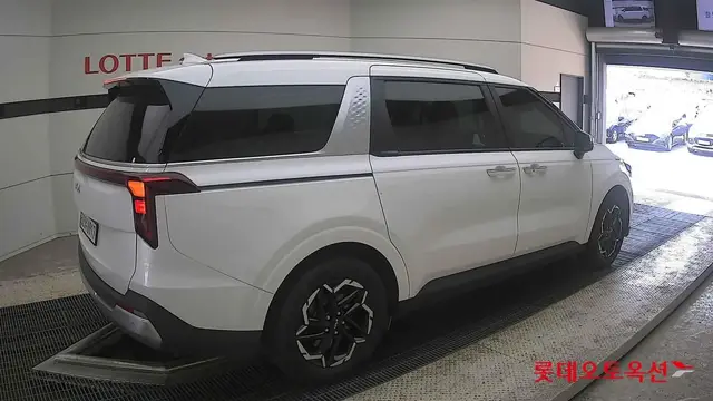 KIA CARNIVAL 9 2024