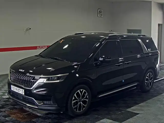 KIA CARNIVAL NOBLESSE 2023