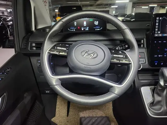 HYUNDAI STARIA LOUNGE 9 2022