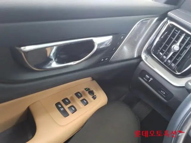 VOLVO V60 2020