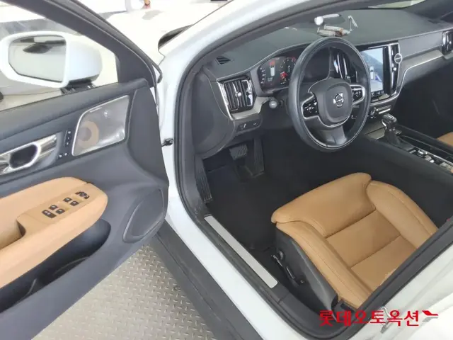 VOLVO V60 2020