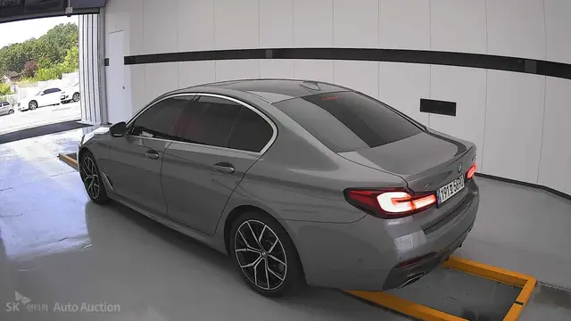 BMW 5 SERIES ПОДОГРЕВ ВЕНТИЛЯЦИЯ И ПАМЯТЬ ПЕРЕДНИХ СИДЕНИЙ 2022
