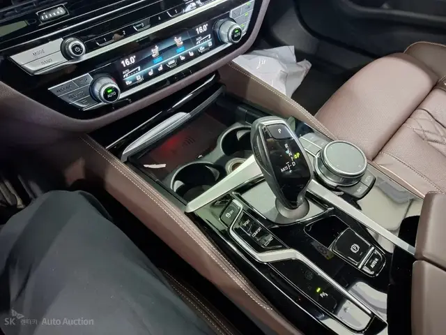 BMW 5 SERIES ПОДОГРЕВ ВЕНТИЛЯЦИЯ И ПАМЯТЬ ПЕРЕДНИХ СИДЕНИЙ 2022