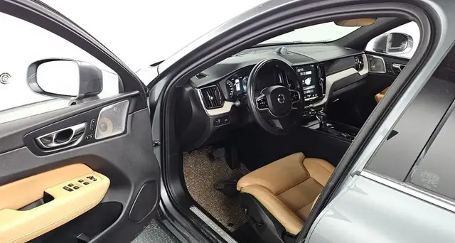 VOLVO XC60 2018