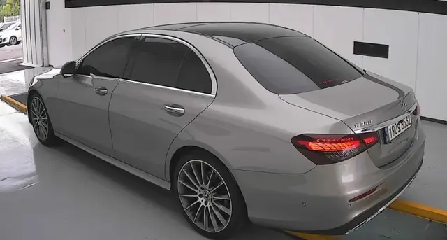 MERCEDES-BENZ E350 4MATIC AMG LINE 2022