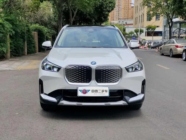 BMW IX1 2025