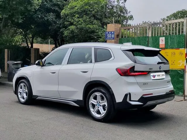 BMW IX1 2025